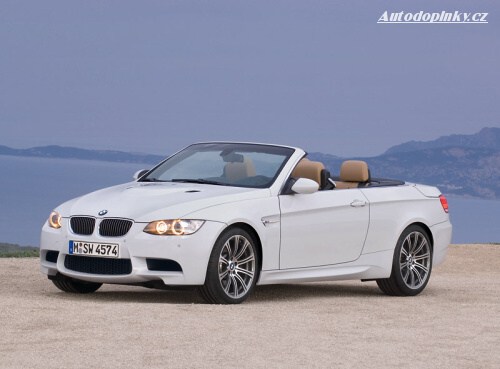 BMW M3 shodilo střechu