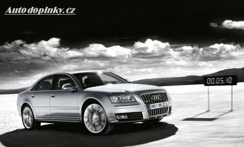 Audi S8 2008 přijíždí